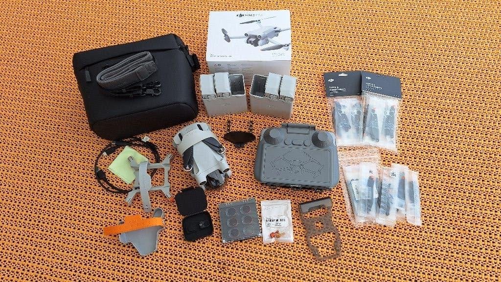 DJI Mini 3 Pro Fly More Combo met extra accessoires, Ophalen, Gebruikt, 30 tot 45 minuten, Cameradrone