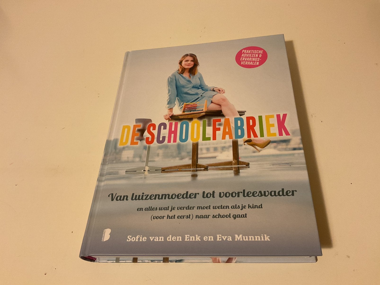 Sofie van den Brink en Eva Munnik, De schoolfabriek, Boeken, Ophalen of Verzenden, Zo goed als nieuw, Zwangerschap en Bevalling