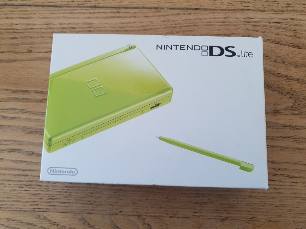 Nintendo DS Lite Lime Green € 80,00, Avontuur en Actie, Verzenden, 1 speler, Zo goed als nieuw