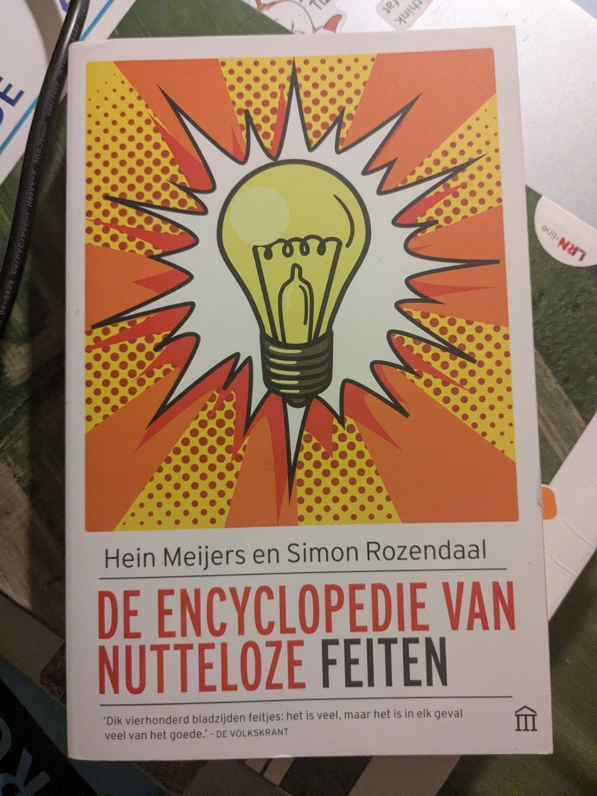 Simon Rozendaal - De encyclopedie van nutteloze feiten, Boeken, Ophalen of Verzenden, Zo goed als nieuw, Simon Rozendaal; Hein Meijers