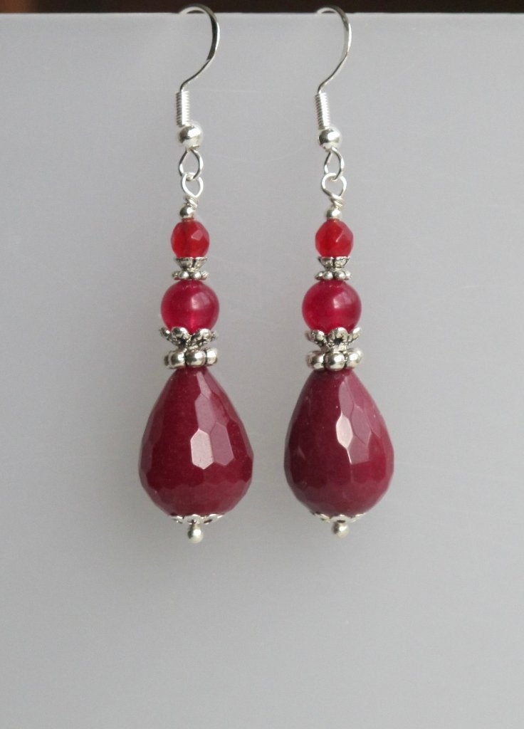 Prachtige oorbellen met dikke rode facet Jade druppels, Sieraden, Tassen en Uiterlijk, Hangers, Verzenden, Nieuw, Met edelsteen