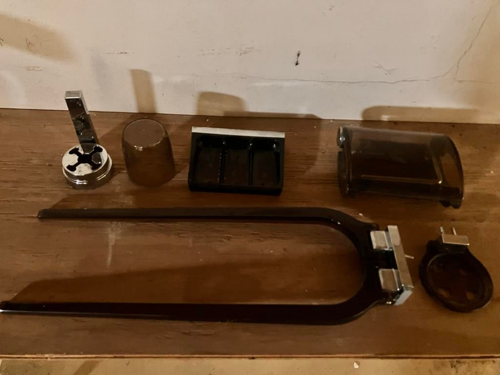 Badkameraccessoires set - handdoekenrek, zeepbakje, Ophalen of Verzenden, Gebruikt, Bruin, Handdoekenrek