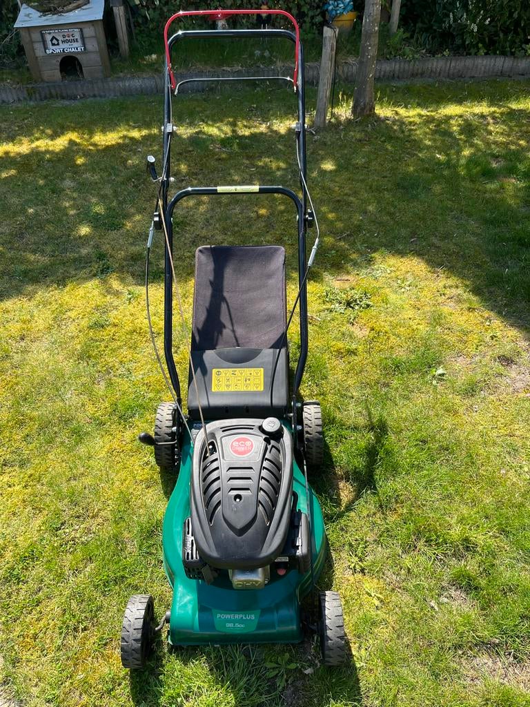 Aangedreven benzine grasmaaier Powerplus, Cirkelmaaier, Gebruikt, Ophalen of Verzenden, Opvangbak