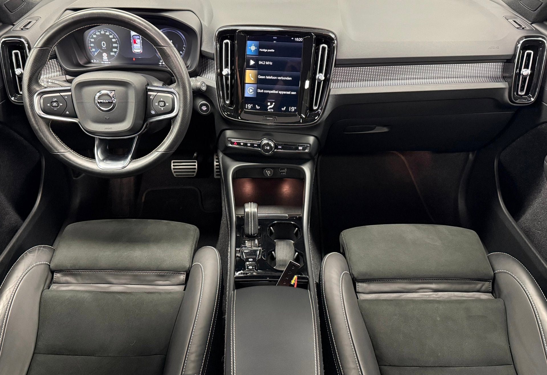 Foto 2 van Volvo XC40 1.5 T5 Recharge R-Design Plug-in Hybride*Panodak*
