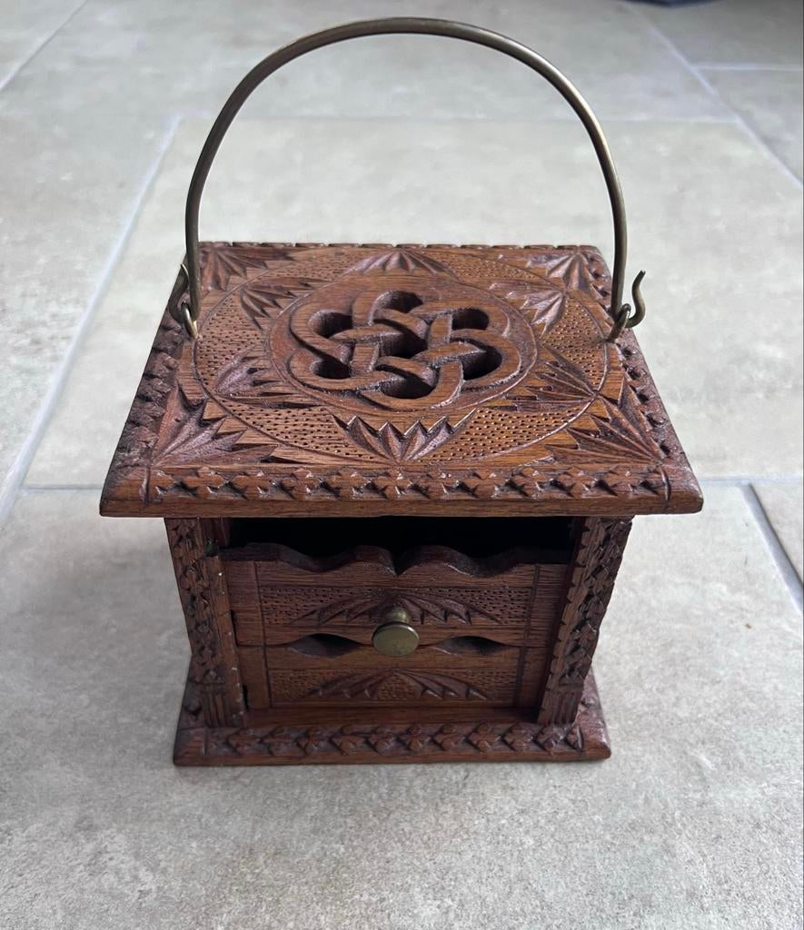 Houten voetenstoof, prachtig uitgesneden, Ophalen of Verzenden