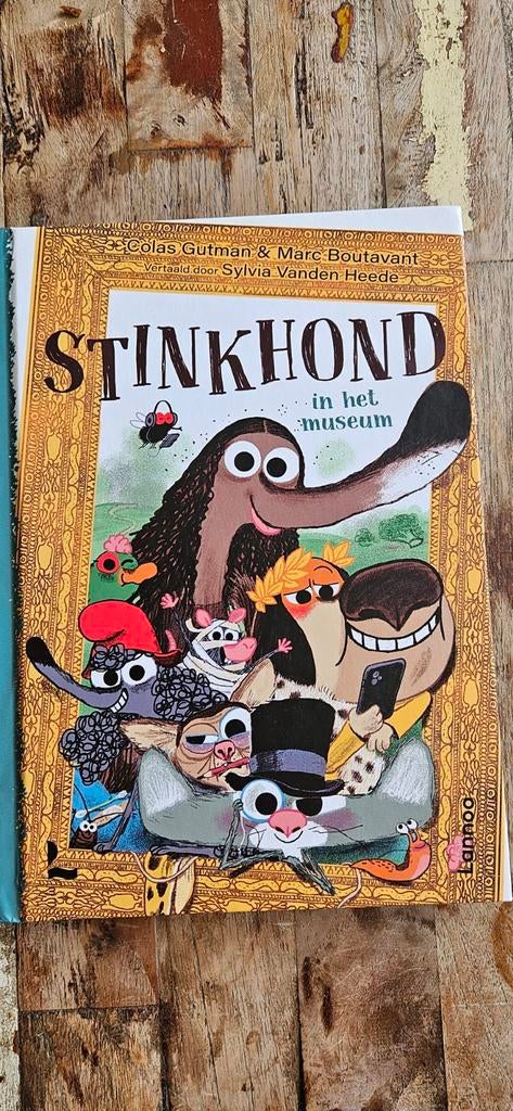 Stinkhond in het museum, Boeken, Ophalen of Verzenden, Zo goed als nieuw, Fictie algemeen