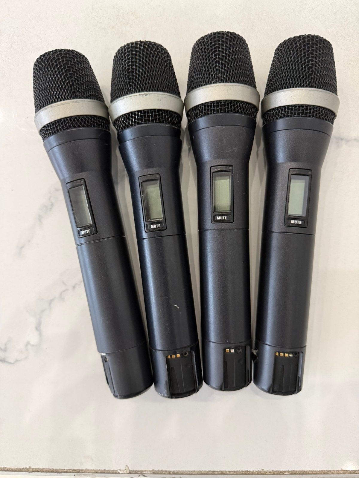 AKG DSR 700 Digital draadloos microphone systeem, Muziek en Instrumenten, Ophalen of Verzenden, Gebruikt, Zangmicrofoon, Draadloos
