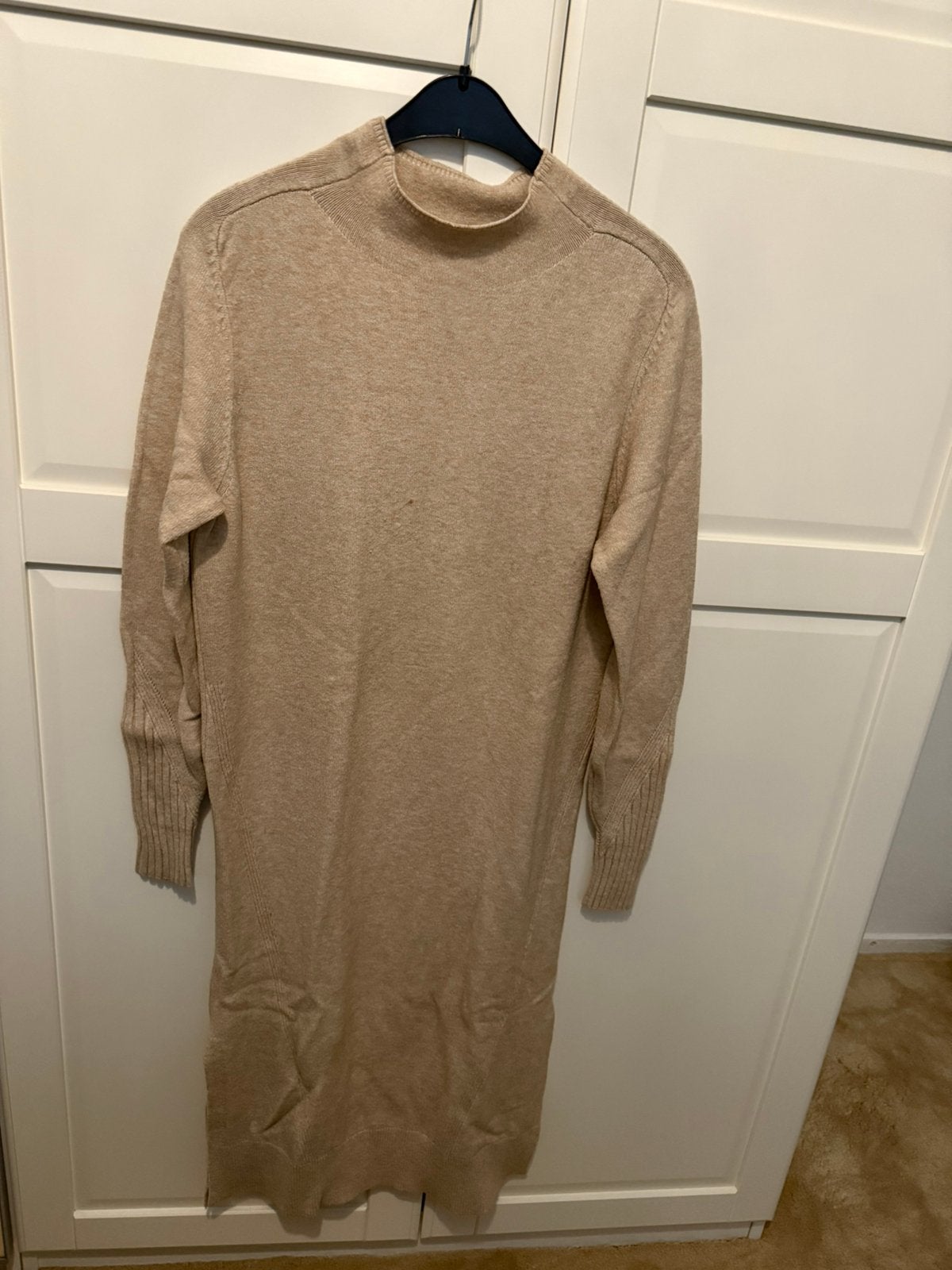 Beige jurk mimosa met split L/XL, Beige, Maat 42/44 (L), Ophalen of Verzenden, Zo goed als nieuw