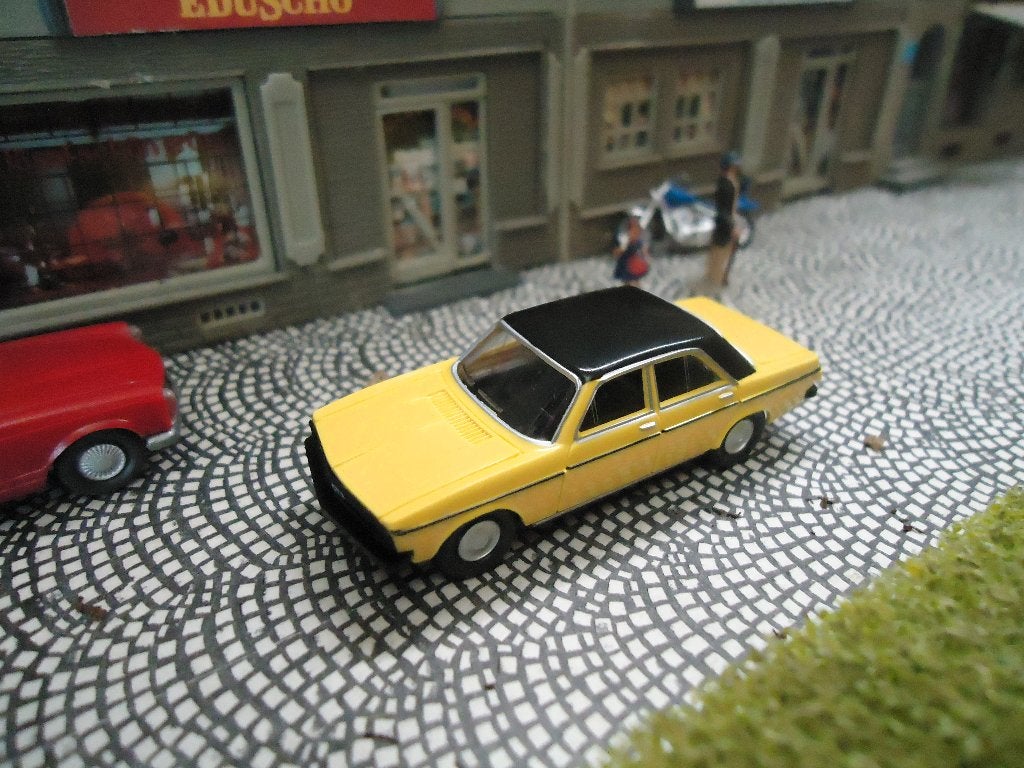 1970 Audi 100 C1 Wiking 120a in coronagelb met zwart dak, Ophalen of Verzenden, Zo goed als nieuw, Auto, Wiking