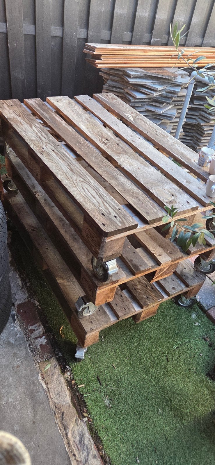 3 Pallets met wielen en kussens - gratis af te halen!, Ophalen, Gebruikt