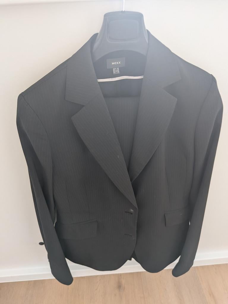 Mexx mantelpakje zwart met streepdetail, Ophalen of Verzenden, Zo goed als nieuw, Maat 38/40 (M), Zwart