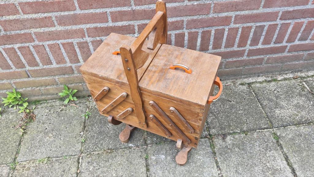Naaikist met toebehoren, Antiek en Kunst, Antiek | Naaimachines, Ophalen