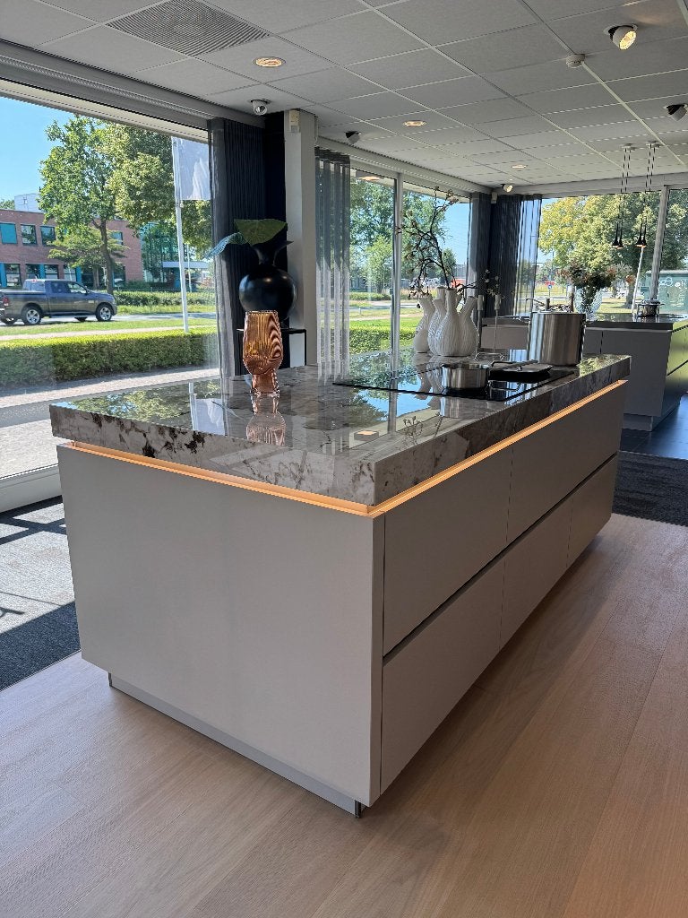 Showroomkeuken, Ophalen, Zo goed als nieuw, Graniet of Steen, Met kookeiland