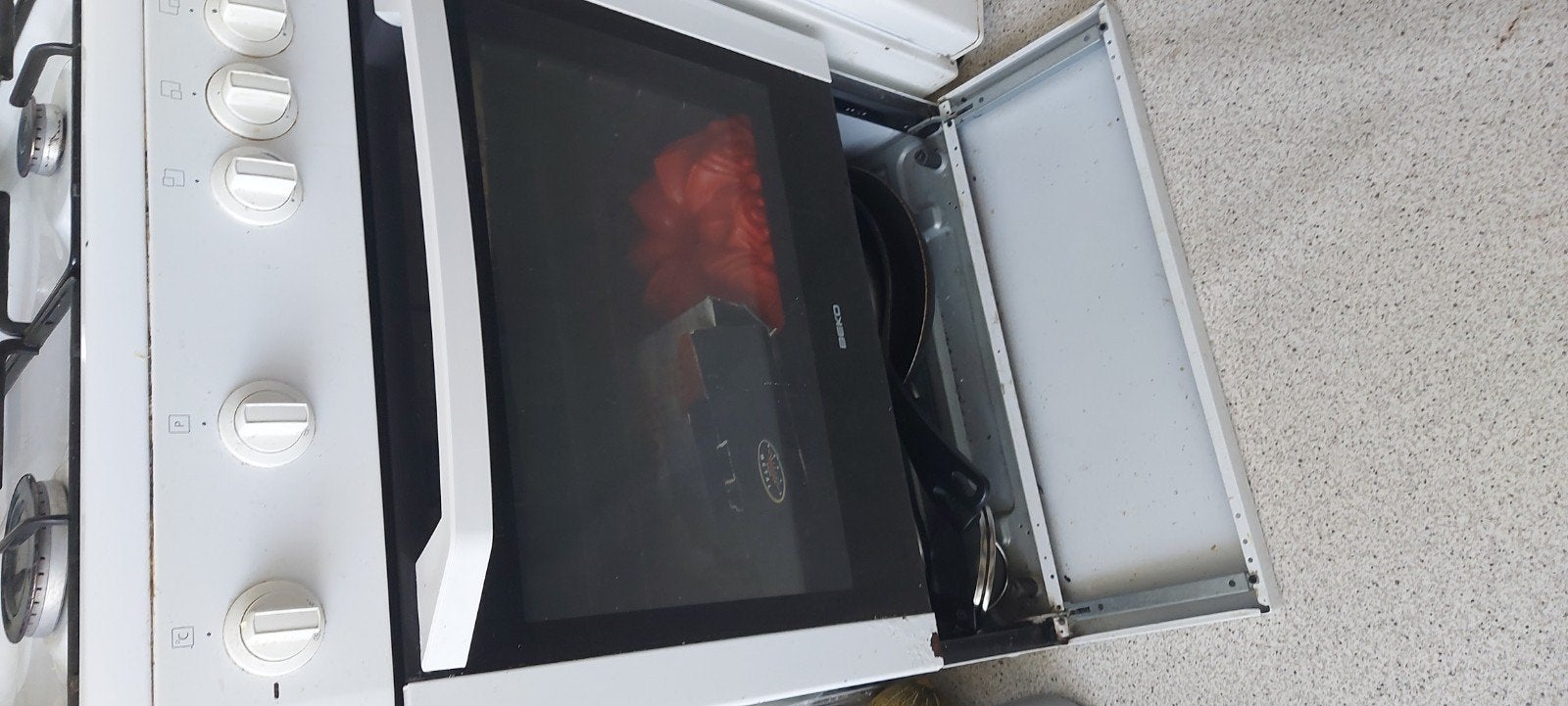 Vrijstaand gasfornuis met oven - Zo goed als nieuw, Witgoed en Apparatuur, Fornuizen, Zo goed als nieuw, Gas, 85 tot 90 cm, 4 kookzones