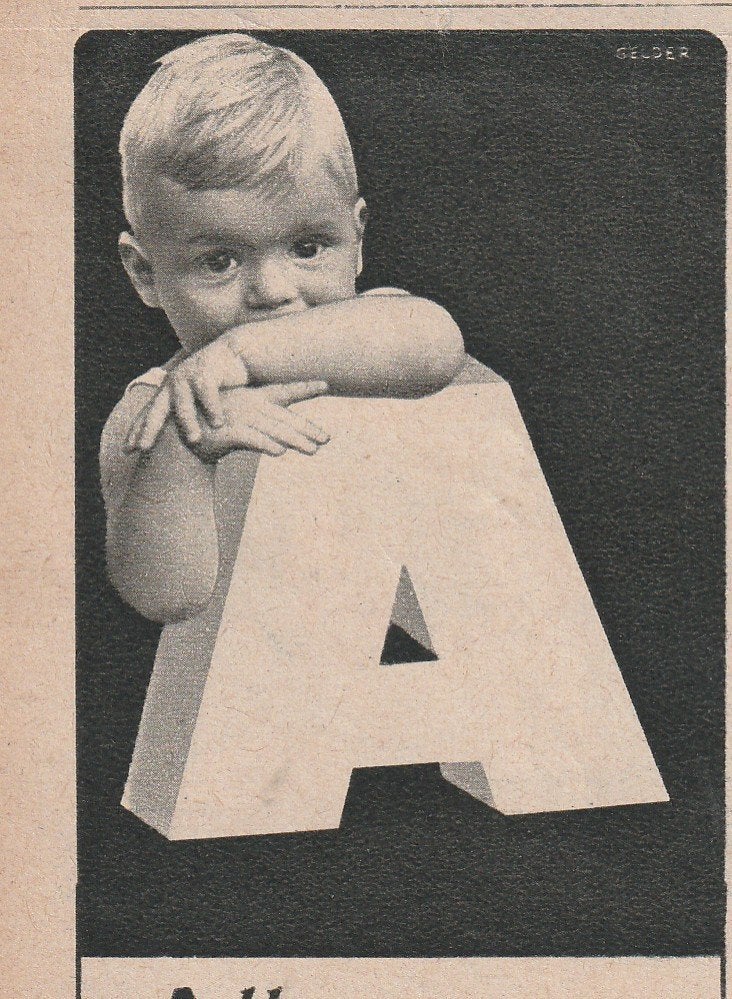 Retro reclame 1946 Zwitsal baby poederbus de letter A, Verzamelen, Retro, Verzenden, Overige typen