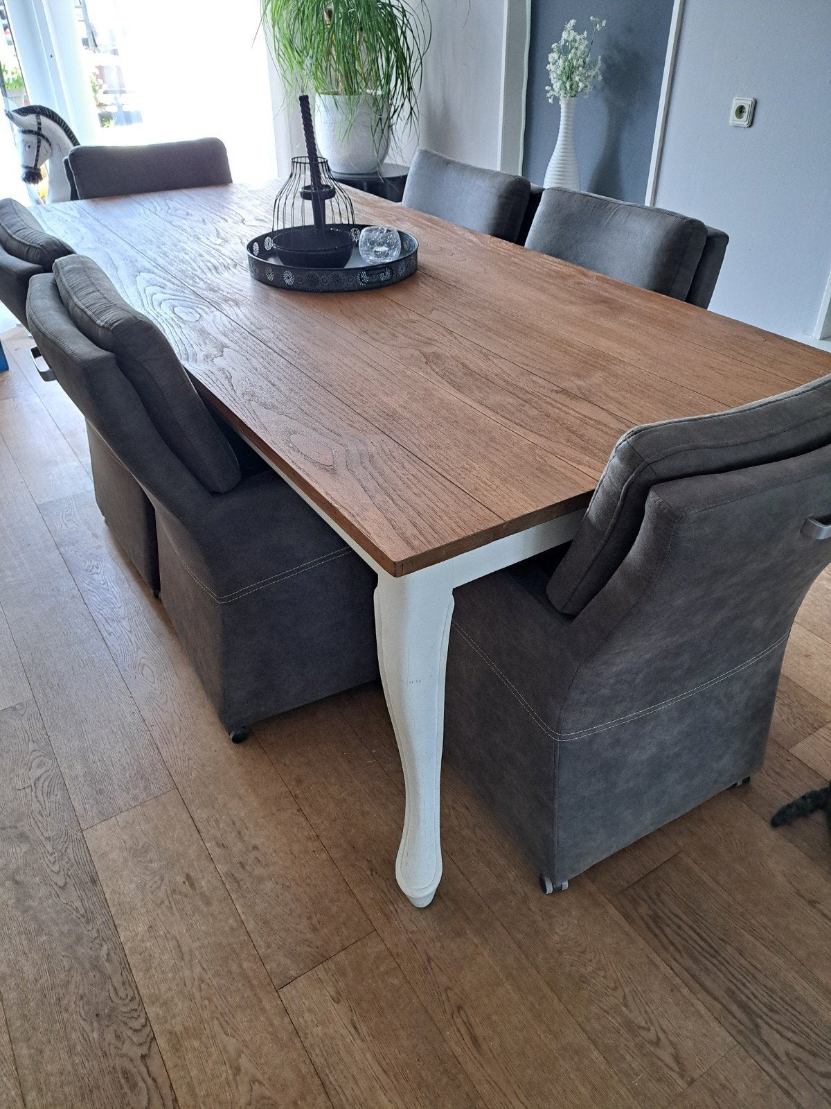Robuuste eettafel met houten blad en witte poten, Huis en Inrichting, Tafels | Eettafels, Ophalen, Gebruikt, 200 cm of meer, 50 tot 100 cm
