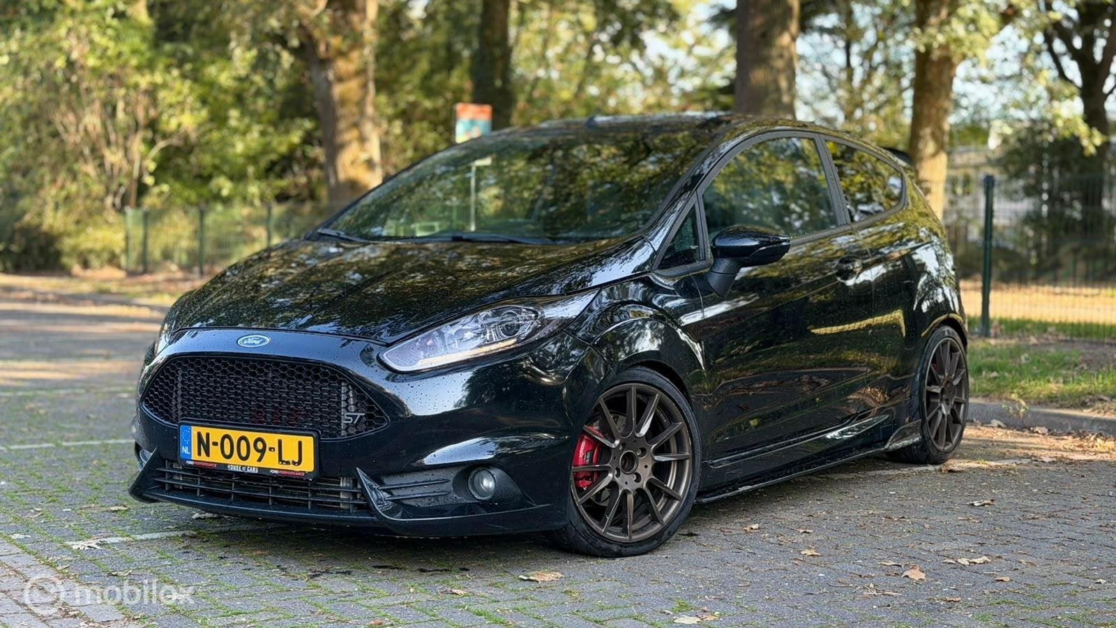 Foto 3 van Ford Fiesta ST 1.6| Milltek | Maxton | Carbon | Pops & Bangs