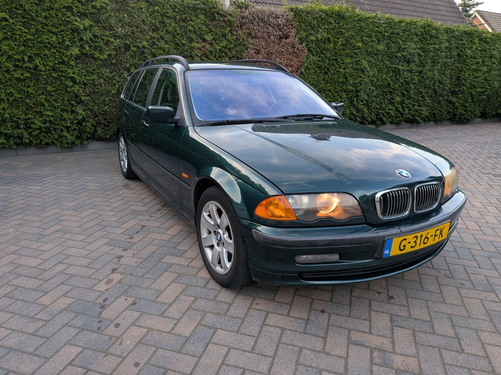 BMW E46 320i 6 cilinder, Zwart, 1435 kg, Stationwagon, Particulier