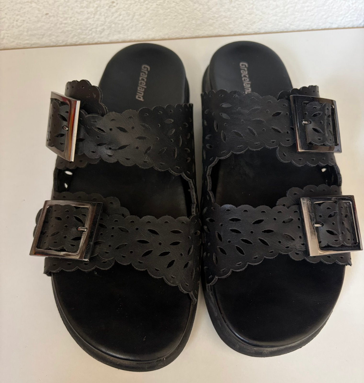 Zeer nette zwarte slippers maat 39, Zwart, Zo goed als nieuw, Ophalen, Slippers