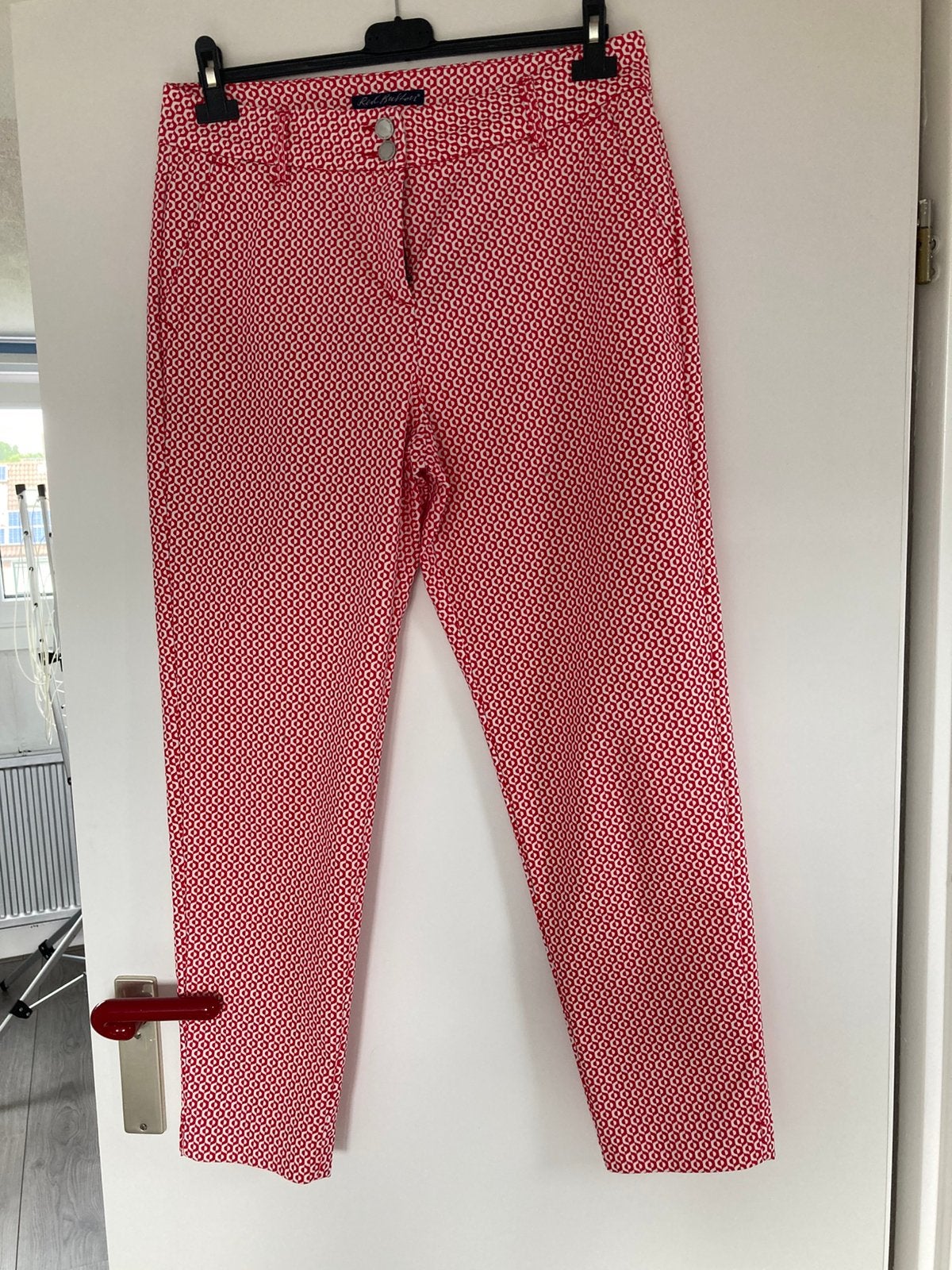 Mooie rood/witte damesbroek Red Button mt 40, Kleding | Dames, Maat 38/40 (M), Ophalen of Verzenden, Zo goed als nieuw, Lang