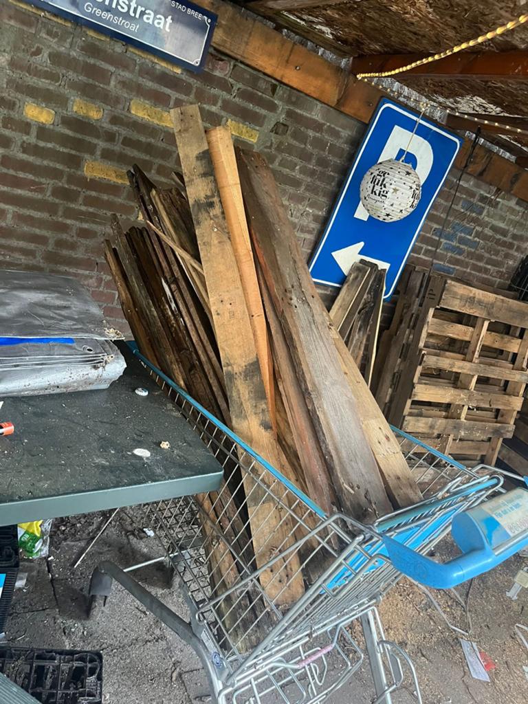 Gratis houtsplinters en pallets ophalen bij studentenhuis, Doe-het-zelf en Verbouw, Hout en Planken, Ophalen, Gebruikt, Overige houtsoorten