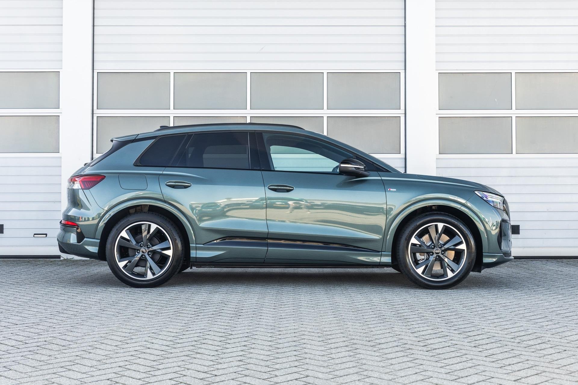 Audi Q4 e-tron 286pk S edition Performance 82 kWh | Panorama, Automaat, 12 maanden, Achterwielaandrijving, Zwart
