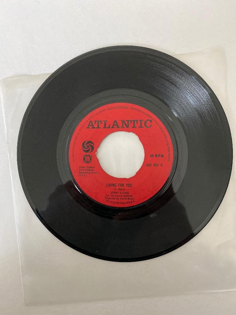 Sonny & Cher - Living For You / Love Don't Come (1966), Gebruikt, 7 inch, Single, Ophalen of Verzenden