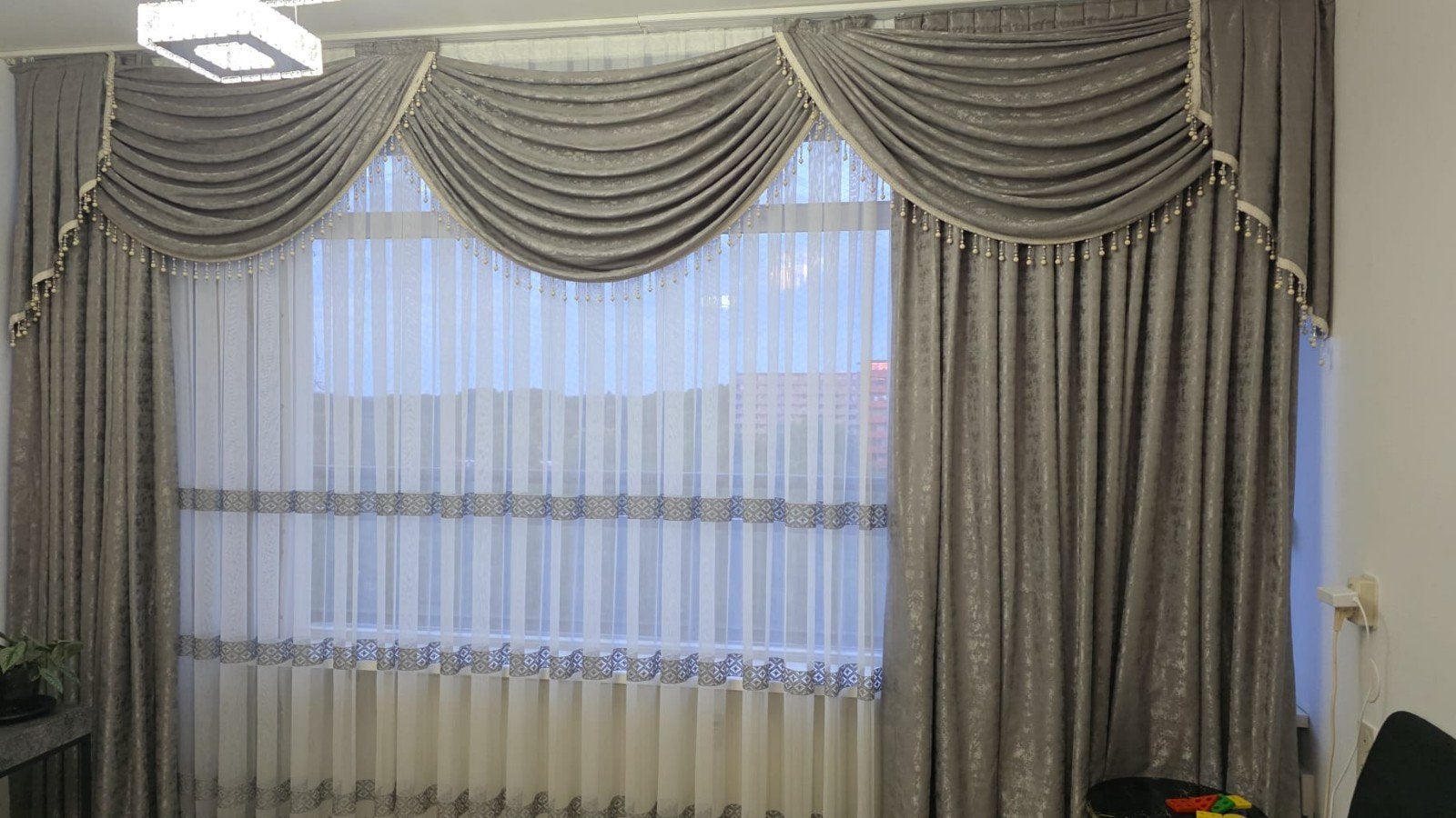 Luxe gordijnen set met vitrage en decoratieve valletjes, Ophalen of Verzenden, Zo goed als nieuw, 253 cm, Gordijn