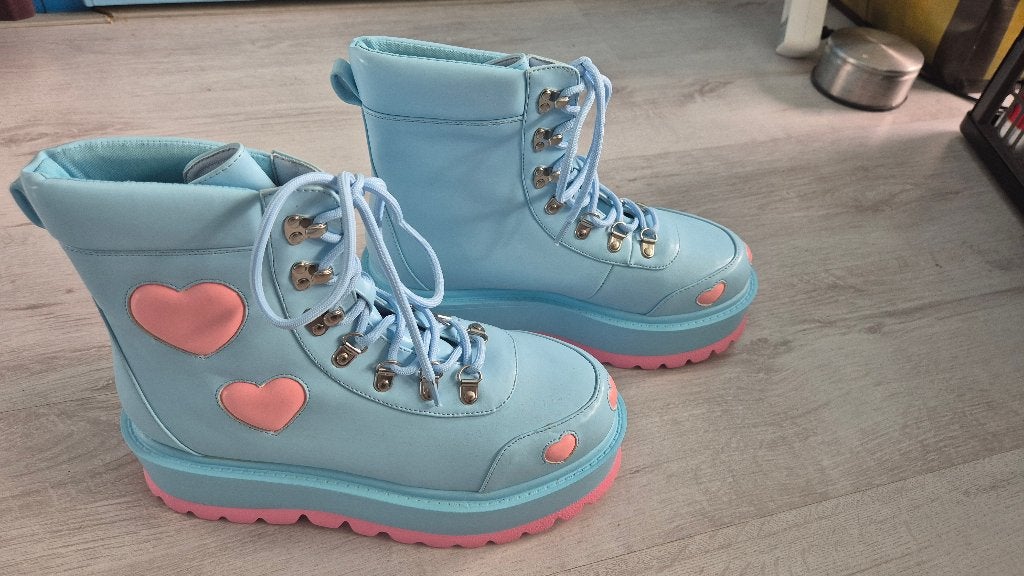 Koi Blue Cherub Kawaii Heart Combat Boots maat 42, Blauw, Nieuw, Ophalen of Verzenden, Lage of Enkellaarzen