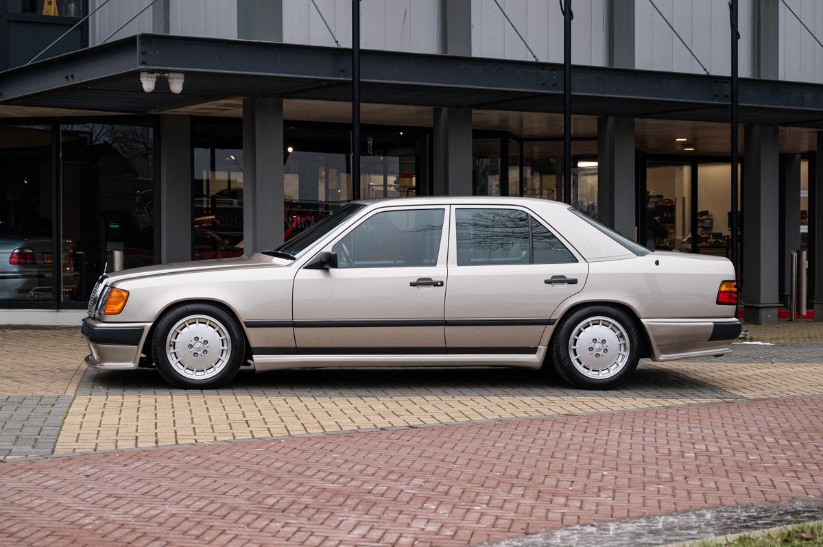 Mercedes-Benz E-Klasse 300E (W124) Lorinser (bj 1986), Auto's, Automaat, 188 pk, Stof, Gebruikt