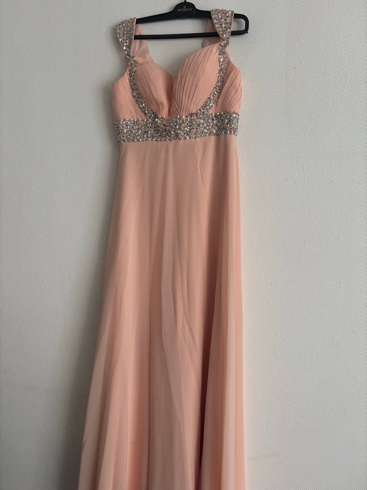 Elegante zalmroze galajurk met strass details, Kleding | Dames, Gelegenheidskleding, Galajurk, Ophalen of Verzenden, Zo goed als nieuw
