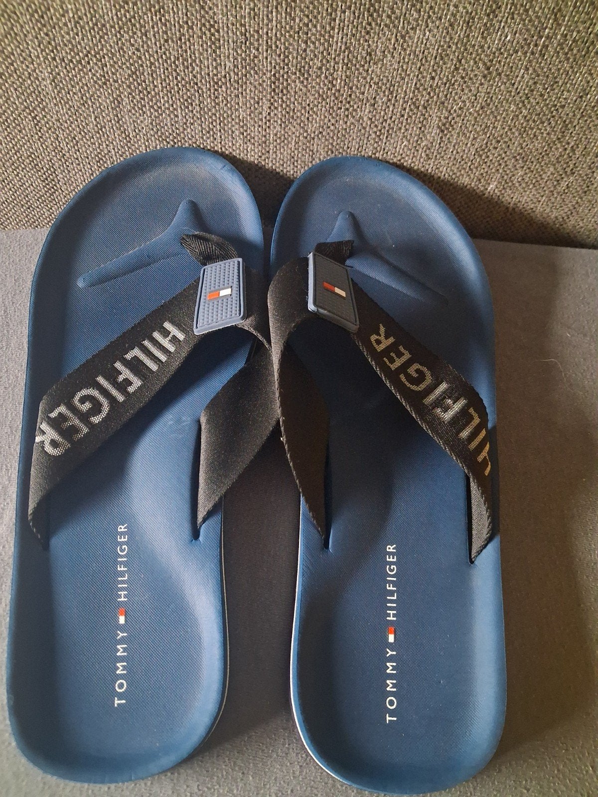 Tommy Hilfiger slippers maat 43/44, Ophalen, Zo goed als nieuw, Blauw