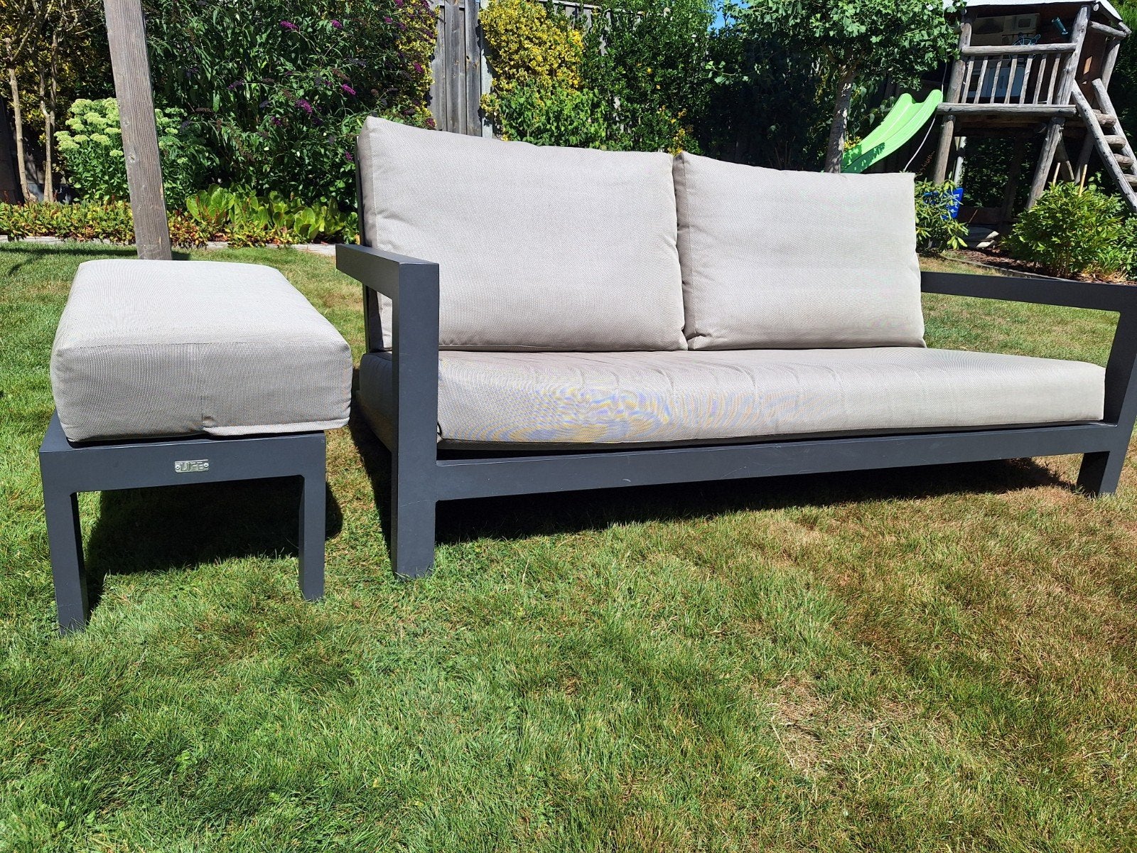 Zo goed als nieuwe loungebank met krukje, Tuin en Terras, Tuinsets en Loungesets, Ophalen, 3 zitplaatsen, Aluminium, Zo goed als nieuw
