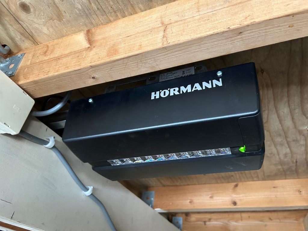 Mooie elektrische garagedeur Hormann, Doe-het-zelf en Verbouw, Deuren en Horren, Ophalen, Kunststof, Gebruikt, 120 cm of meer