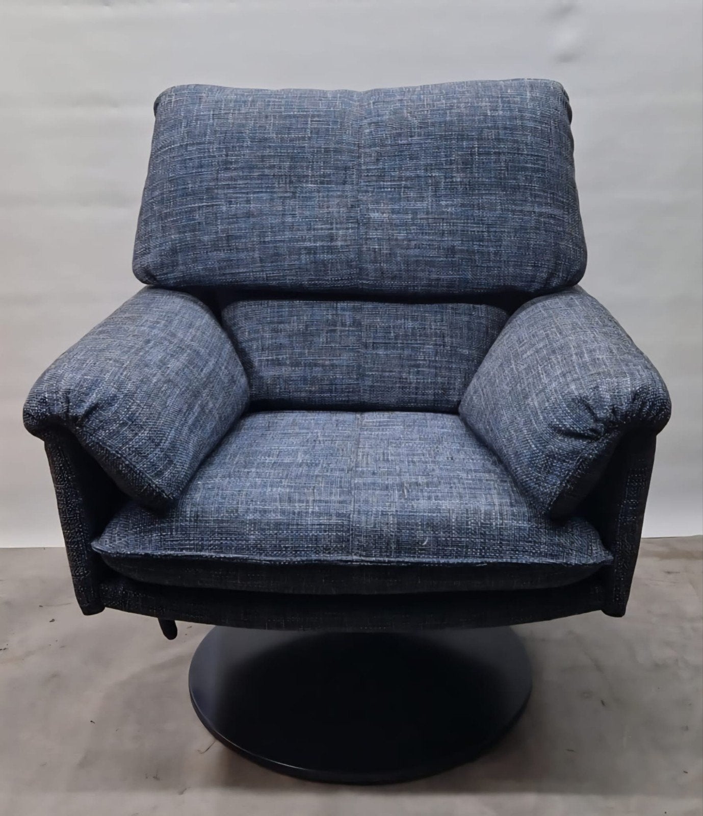 Leolux draaifauteuil met hocker, 75 tot 100 cm, Ophalen of Verzenden, Zo goed als nieuw, 50 tot 75 cm