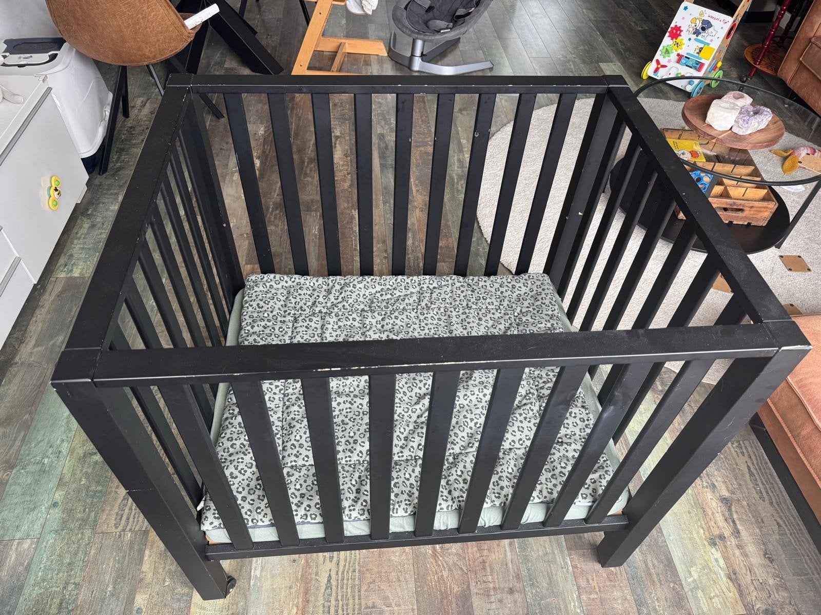 Zwarte box met matras en opbergla, Kinderen en Baby's, Boxen, Ophalen, Gebruikt