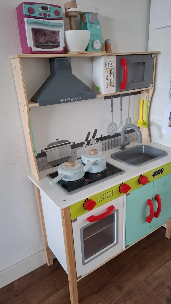 Zeer complete speelkeuken met veel accesoires, Kinderen en Baby's, Speelgoed | Speelkeukens, Gebruikt, Speelkeuken, Hout, Ophalen