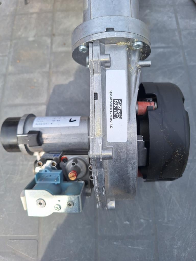 Ventilator Nefit Topline met gasblok., Ophalen, Gebruikt, Minder dan 30 cm, Cv-ketel of Combi-ketel