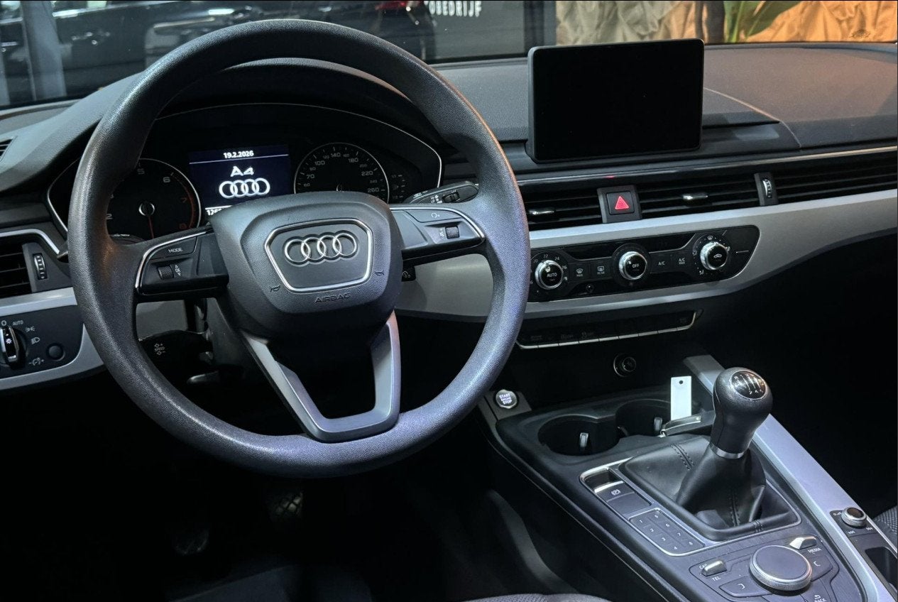 Audi A4 Limousine 1.4 TFSI Limousine|Trekhaak|Keyless|LED|Cr, Auto's, Voorwielaandrijving, Stof, Gebruikt, 4 cilinders