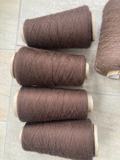 1240 gr Alpaca diverse diktes, bruin/natuurlijk bruin, Ophalen of Verzenden, Nieuw, Breien of Haken, Wol of Garen