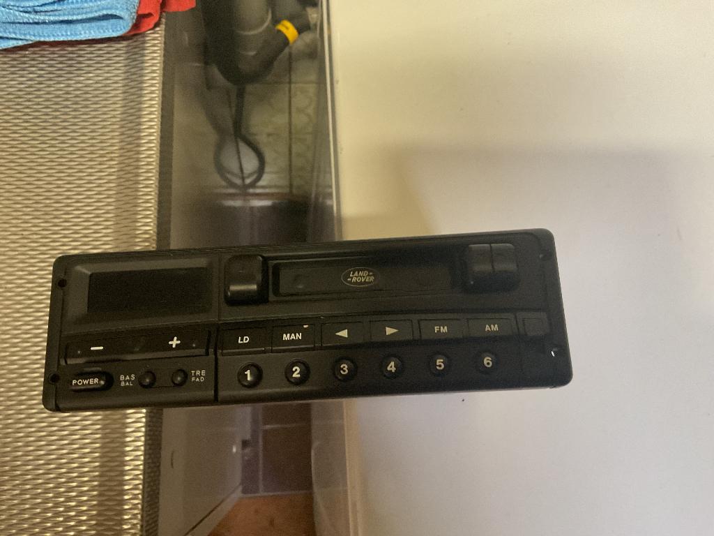 Landrover auto radio ,, Audio, Tv en Foto, Radio's, Ophalen of Verzenden, Zo goed als nieuw