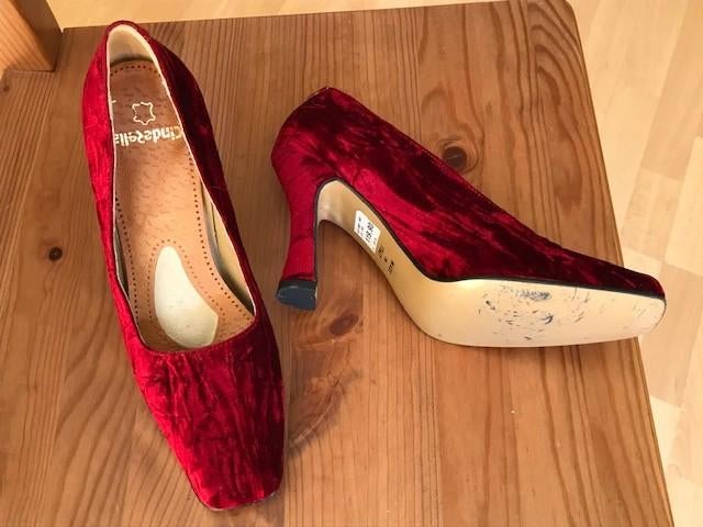 Donkerrode, fluwelen Pumps, Kleding | Dames, Schoenen, Nieuw, Ophalen of Verzenden