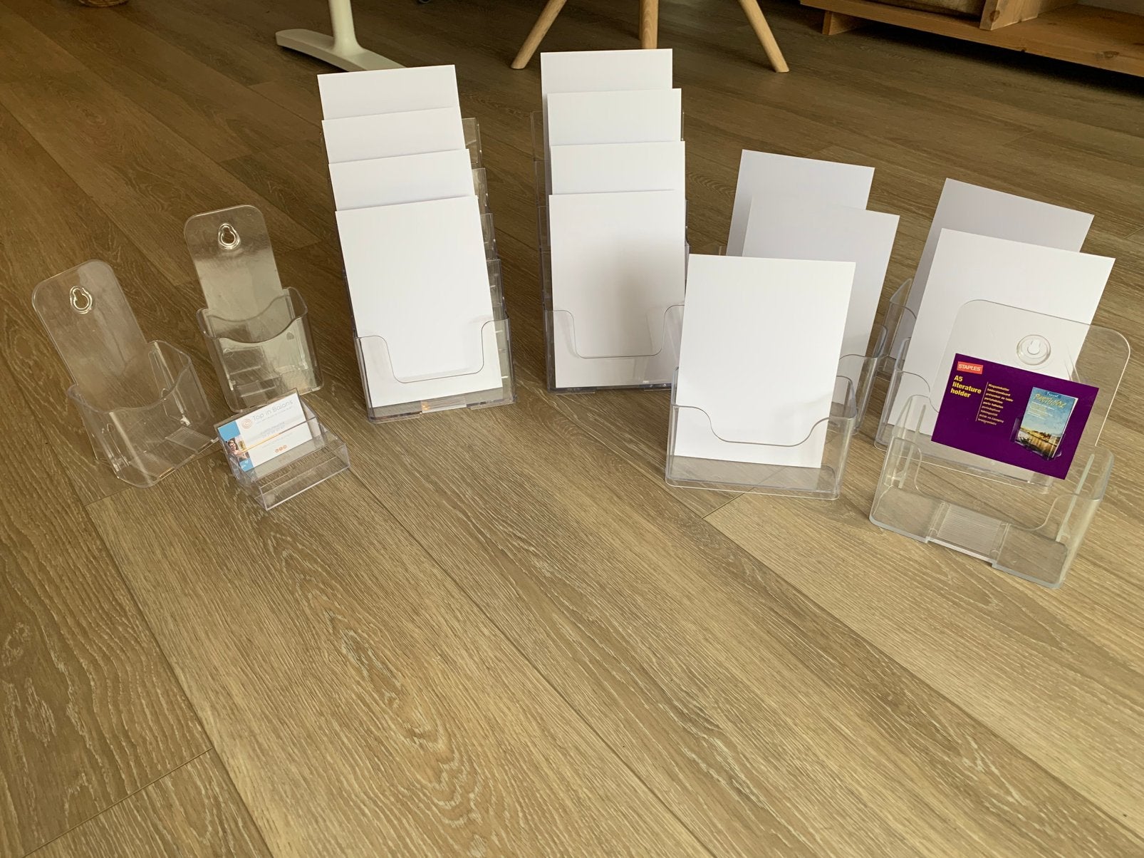 11x transparante folderhouders/displayhouders Staples, Ophalen of Verzenden, Zo goed als nieuw
