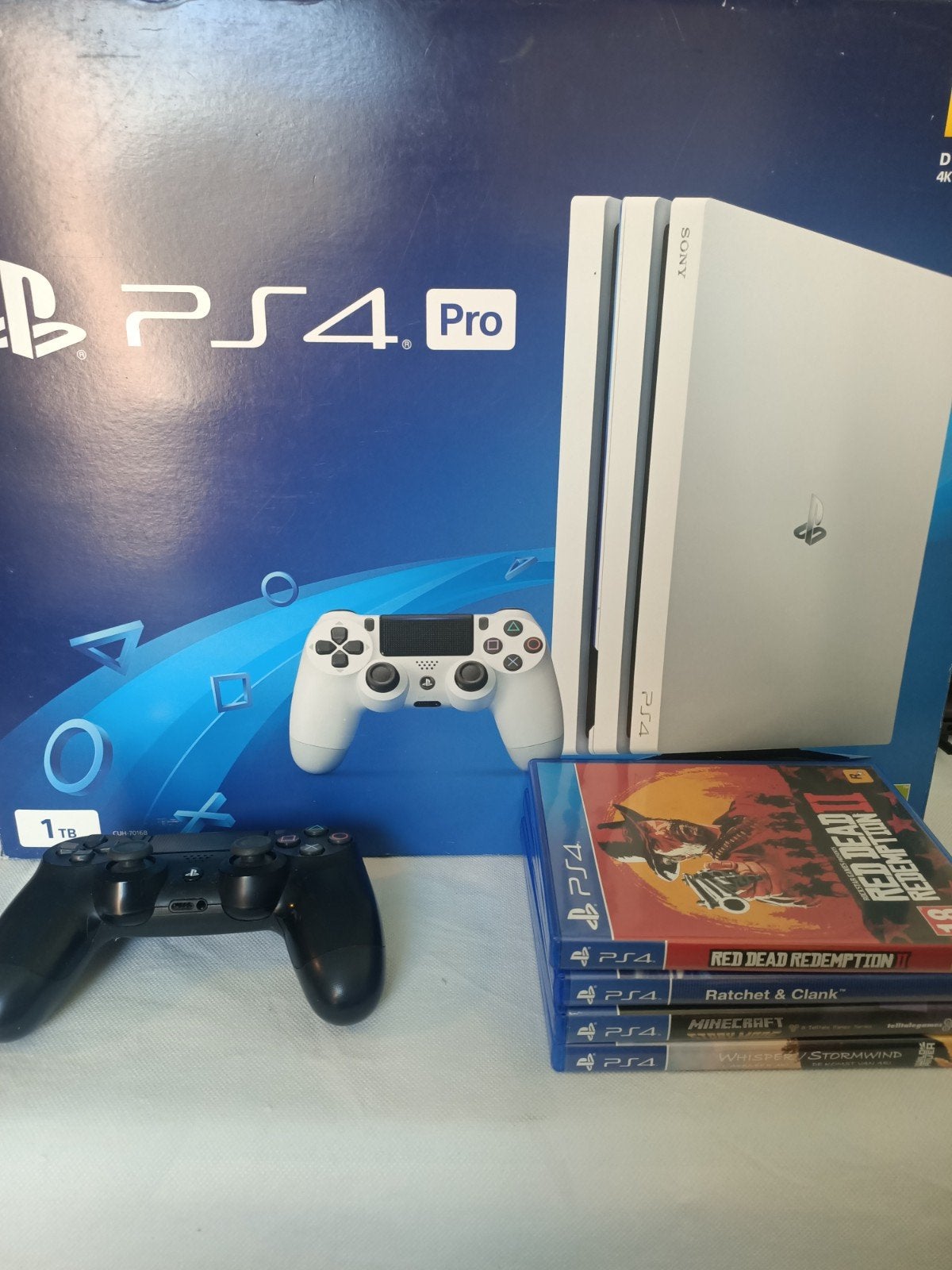 PlayStation 4 Pro 1TB met 2 controllers en 4 games, Ophalen of Verzenden, Met 2 controllers, Pro