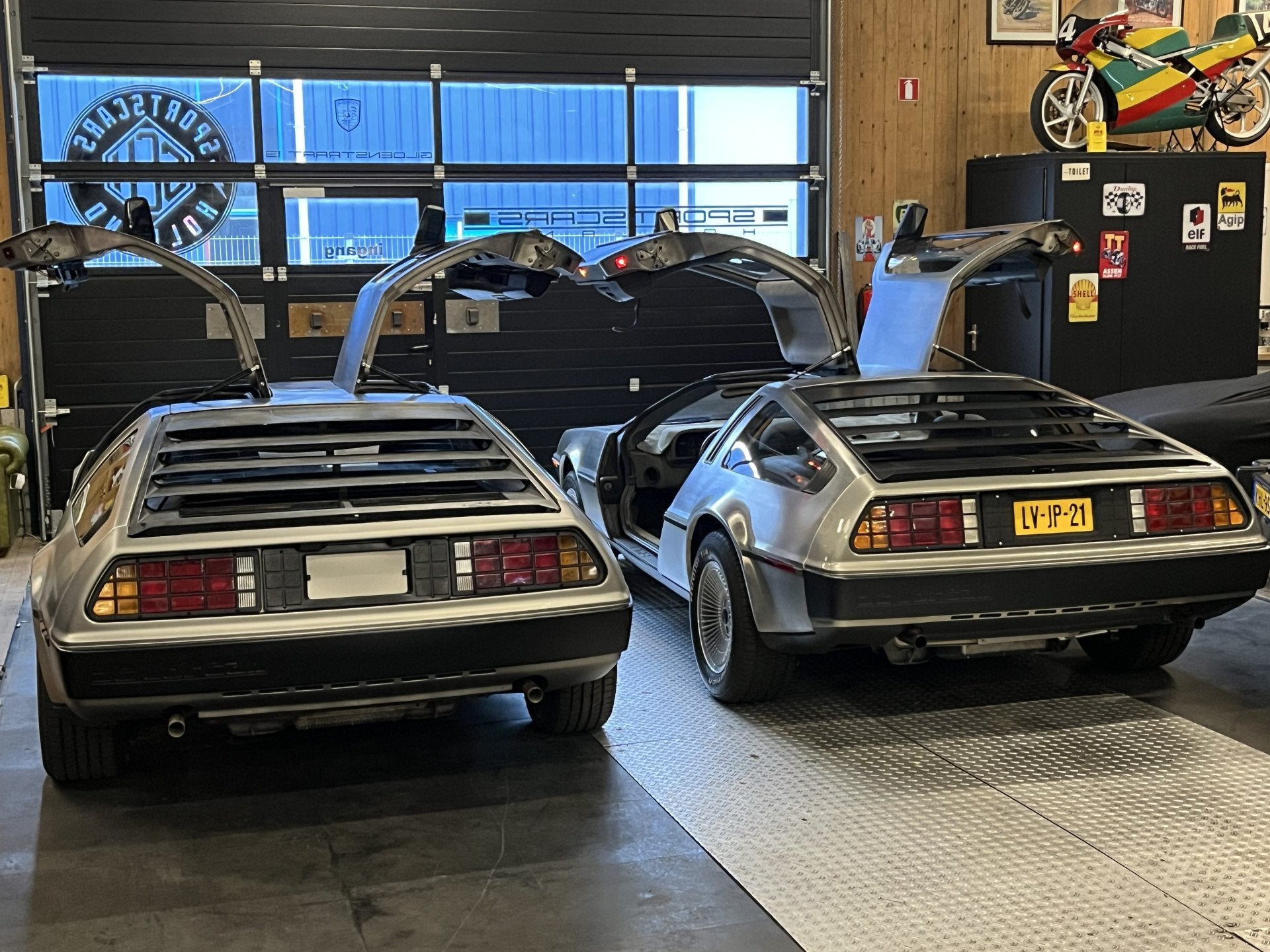 DMC DeLorean (bj 1981, automaat), Zwart, Leder, Bedrijf, Zilver of Grijs