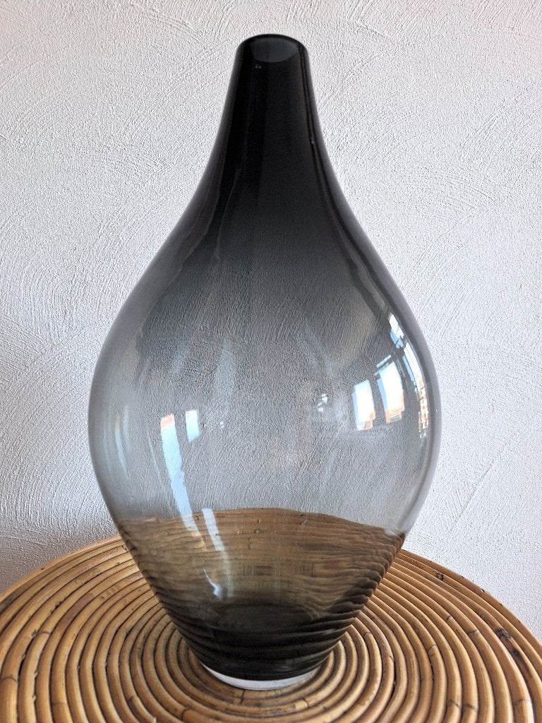 Antraciet glazen vaas FIDRIO fles design 40 cm hoog, Huis en Inrichting, Woonaccessoires | Vazen, Ophalen, 40 cm, Grijs, Geschikt voor buiten