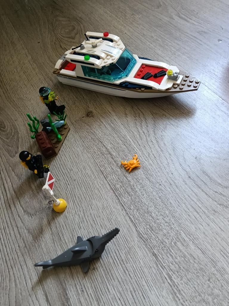 Lego City Ocean Exploratie Jacht (60221) met duikers, Compleet, Lego, Ophalen of Verzenden, Complete set