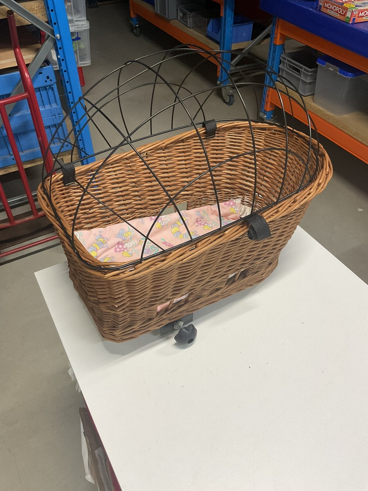 Rotan Honden fietsmand voor achterop inclusief bevestiging, Ophalen, Zo goed als nieuw