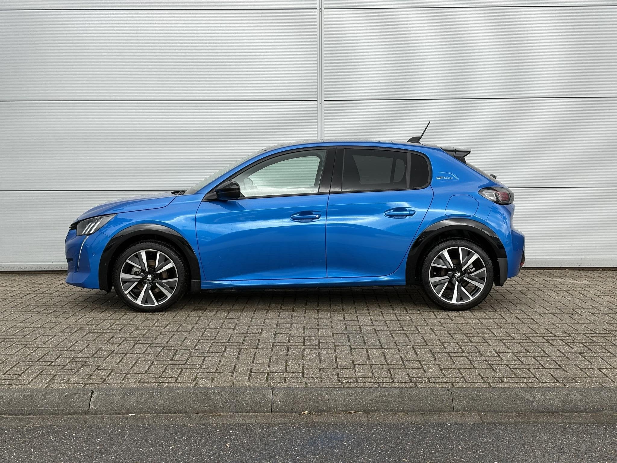 Peugeot 208 1.2 PureTech GT-Line | Panoramadak | Adaptieve C, Voorwielaandrijving, 12 maanden, Gebruikt, Euro 6
