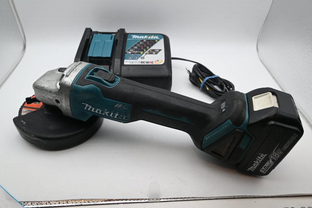 Makita DGA 504 Slijptol + 1 Accu 3AH 18V en oplader, Gebruikt, Makita, Ophalen of Verzenden, Onbekend